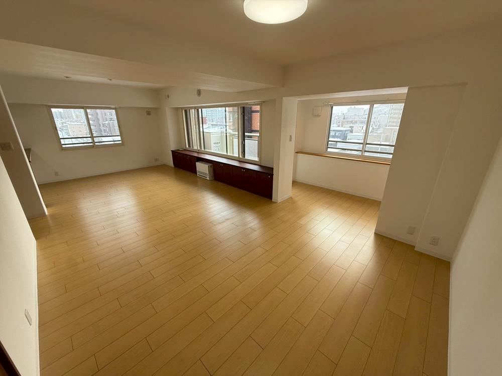 Spacious 2LDK Apartment in Quiet Residential Area - Photo 1