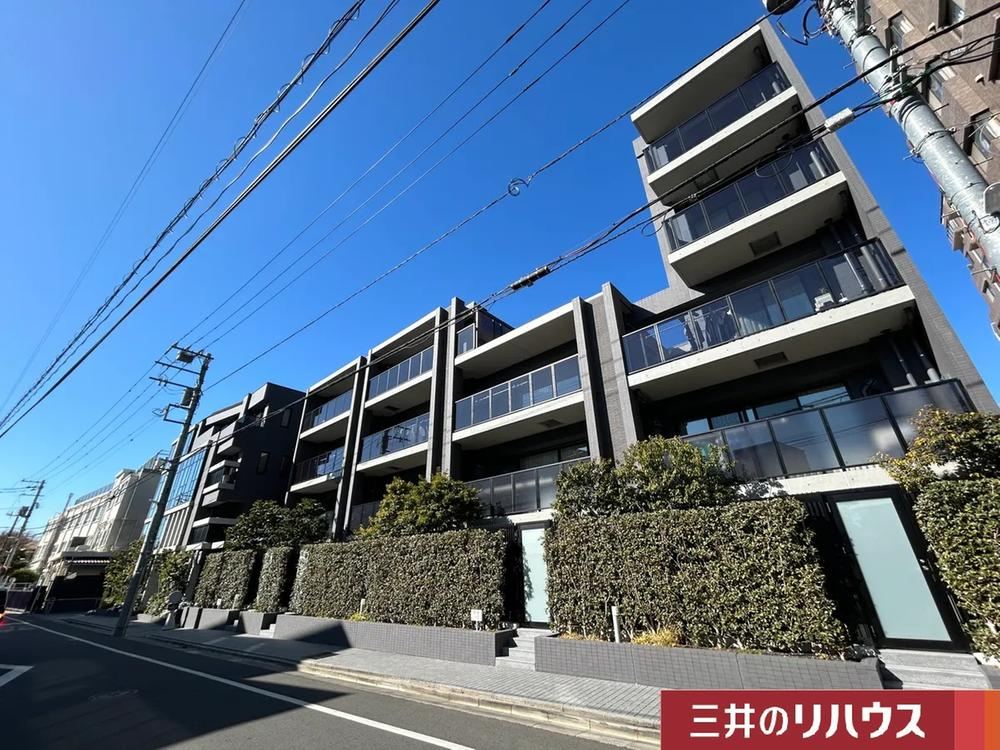 Modern 3LDK+S Apartment in Nakano - Photo 1