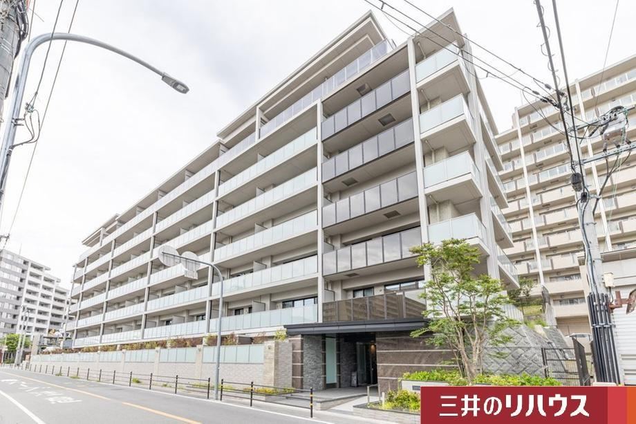3LDK apartment in Suita, Osaka - Photo 1