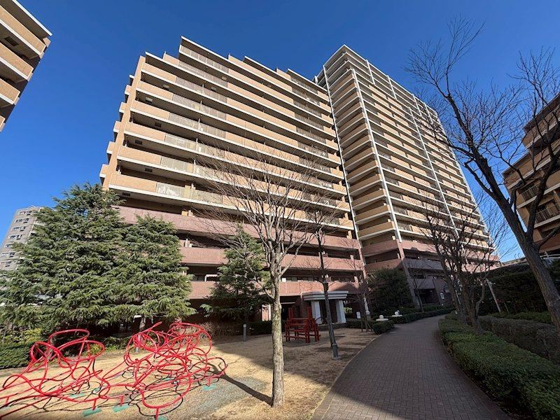 Bright 3LDK Apartment with Great Views in Takatsu - Photo 1