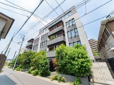 2LDK apartment in Minato Ward, Tokyo - Photo 1