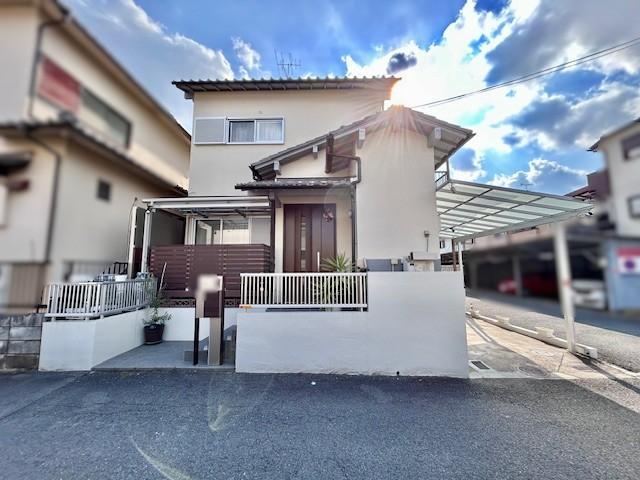 Recently Renovated 4DK House with Carport in Nara - Photo 1