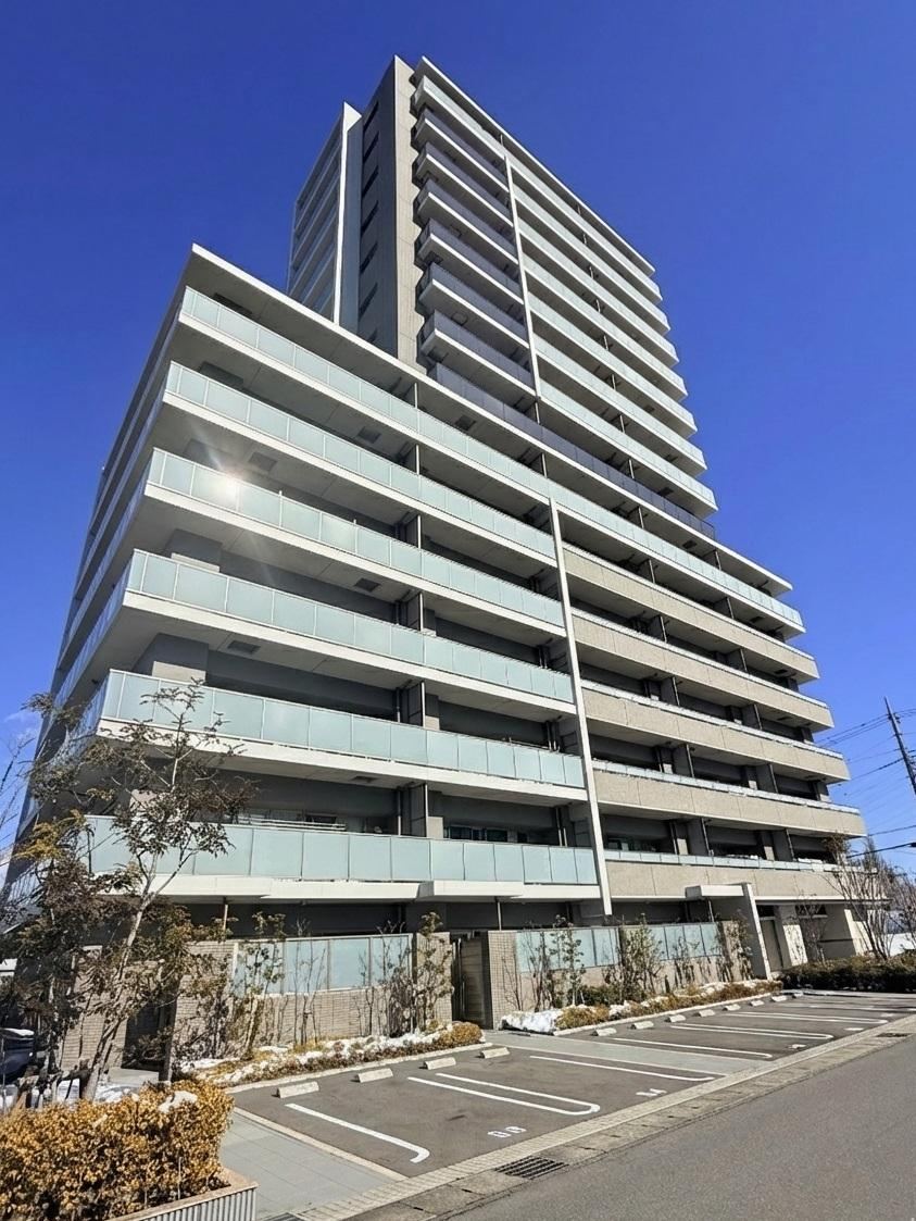 Sunny 10th-Floor Apartment with Great Views in Utsunomiya - Photo 1