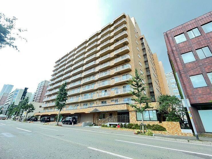 Spacious 3LDK Apartment in Central Sapporo - Photo 1