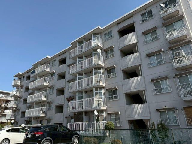 Recently Renovated 2LDK Apartment in Takakura - Photo 1