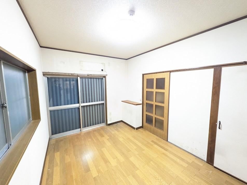 Potential for Renovation in a Quiet Area - Photo 1