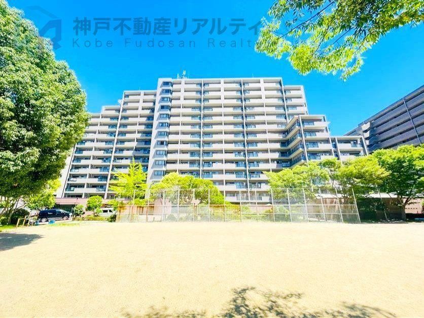 4LDK+S apartment in Suma Ward, Kobe, Hyogo - Photo 1