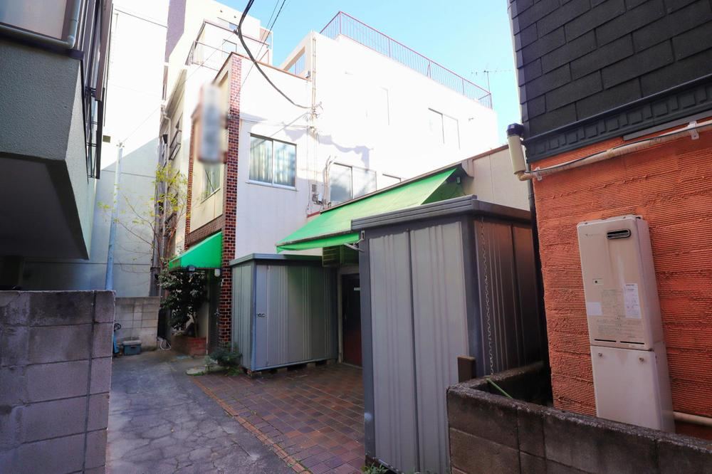3-Station Access House in Sendagi - Photo 1