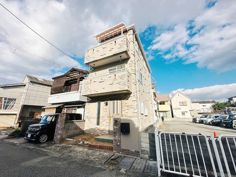 Modern 4LDK+S Home in a Quiet Area - Photo 1