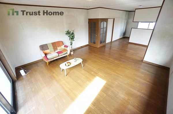 Well-Maintained 6LDK House with Modern Amenities - Photo 1