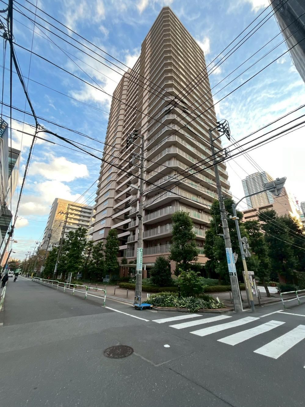 Bright 2LDK Apartment in Higashi-Ikebukuro - Photo 1