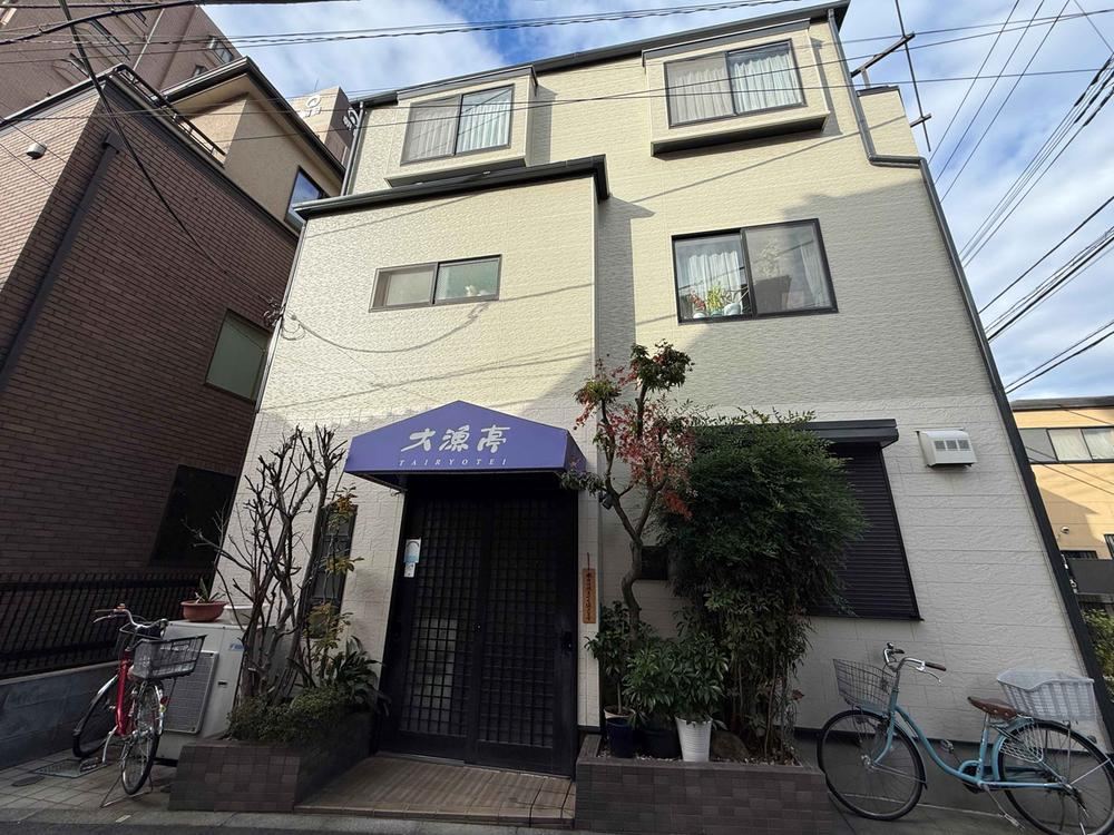 Conveniently Located Detached House Near Kanegafuchi Station, Tokyo - Photo 1