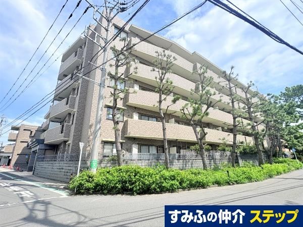 Top Floor 3LDK Apartment with Mountain Views in Chigasaki - Photo 1