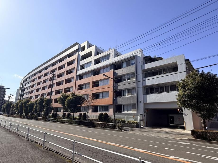 Corner 2LDK Apartment in Kokuoryo - Photo 1