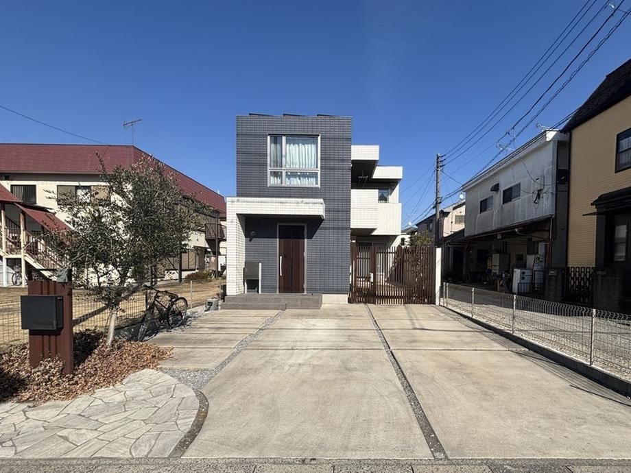 Modern 3LDK House with Solar Power in Okegawa - Photo 1