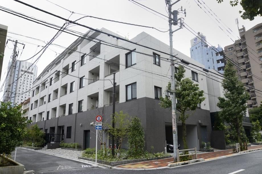 2LDK apartment in Shinjuku Ward, Tokyo - Photo 1