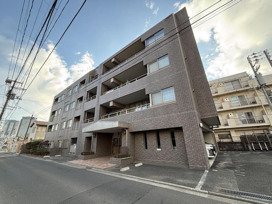 Sunny 4LDK Apartment in Aoba-ku, Sendai - Photo 1
