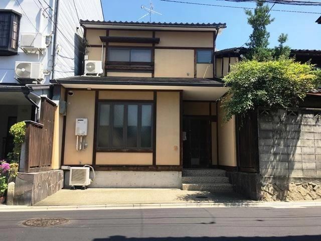Charming 3LDK House with Garden Near Kitano Shrine - Photo 1