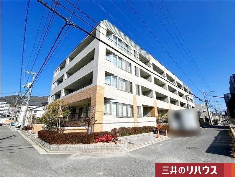 4LDK apartment in Nishi Ward, Hiroshima - Photo 1