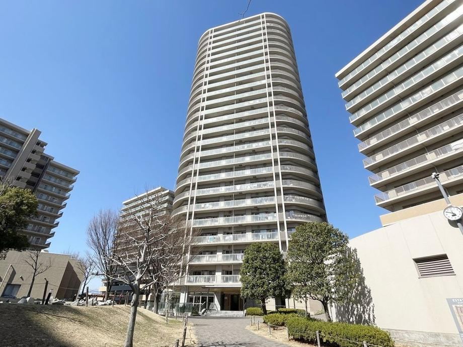 Bright 3LDK Apartment in Shonandai - Photo 1