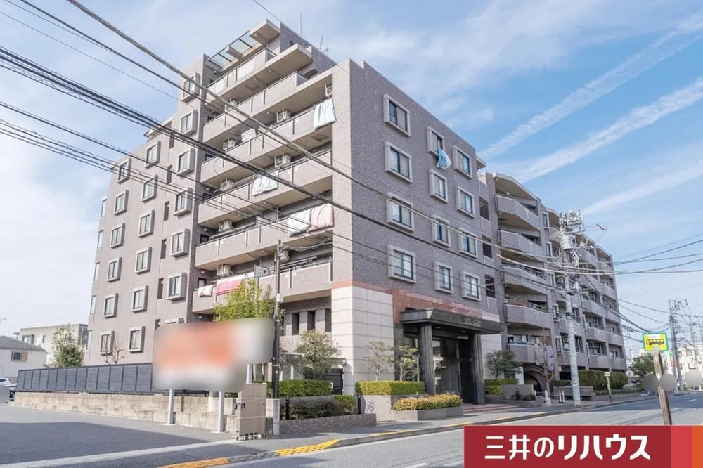 Modern 1LDK+S Apartment in Nishikoiwa - Photo 1