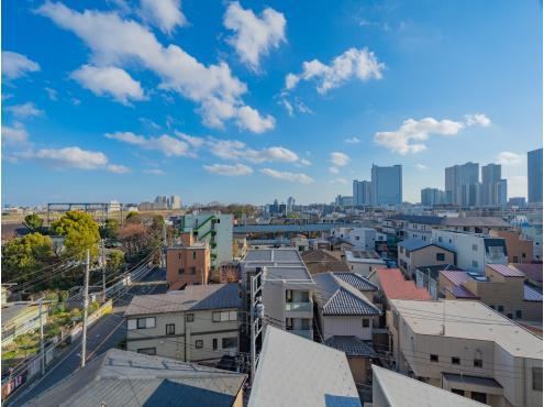 Bright 1LDK Apartment Near Shin-Maruko - Photo 1