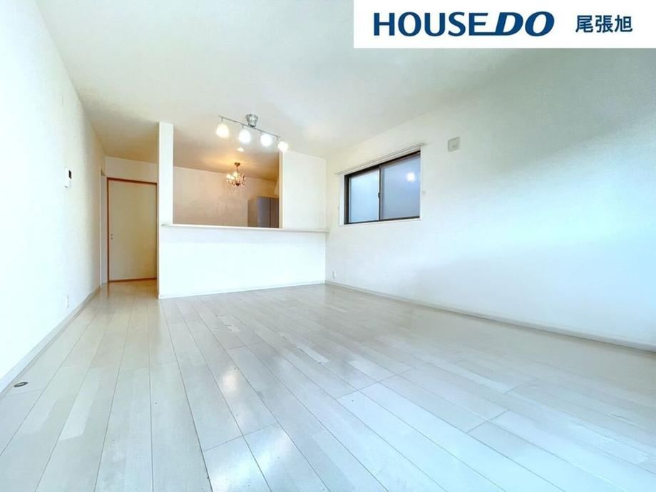 Modern 4LDK Home in Quiet Neighborhood - Photo 1