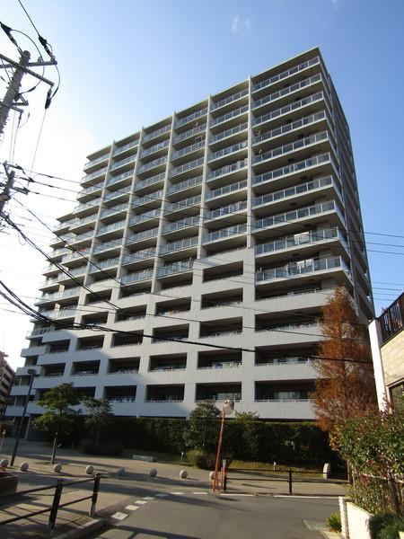 Renovated 3LDK Apartment in Shimaiji, Close to Urayasu Station - Photo 1