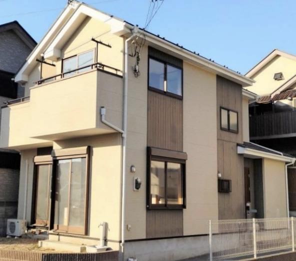 Conveniently Located 4LDK House Near Schools in Honjo - Photo 1