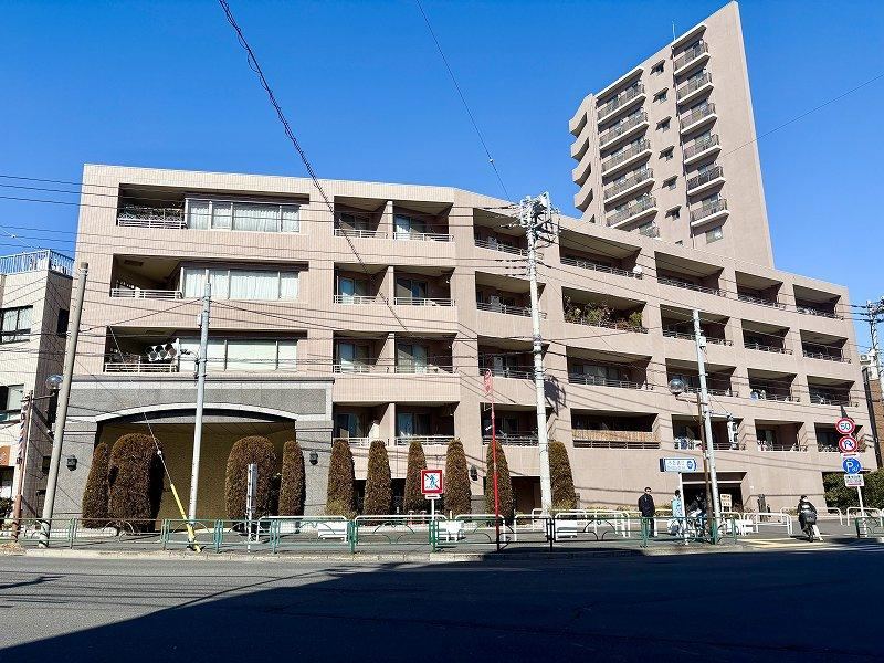 2LDK apartment in Bunkyo Ward, Tokyo - Photo 1