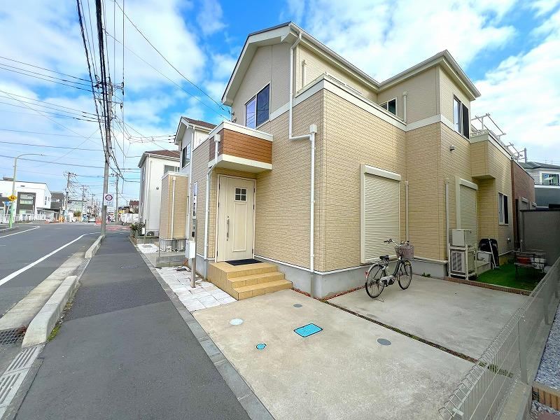 Spacious 4LDK House with Family-Friendly Features - Photo 1