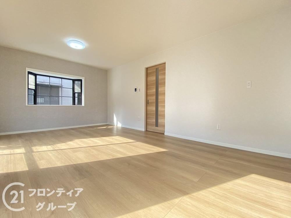 Renovated 3LDK House with Parking in Akashi - Photo 1