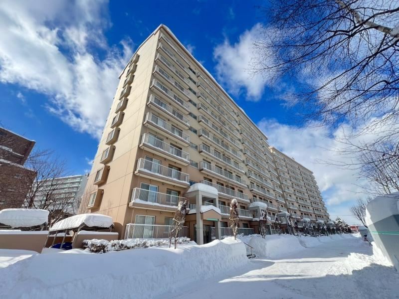 Spacious 4LDK Apartment with Great Sunlight - Photo 1