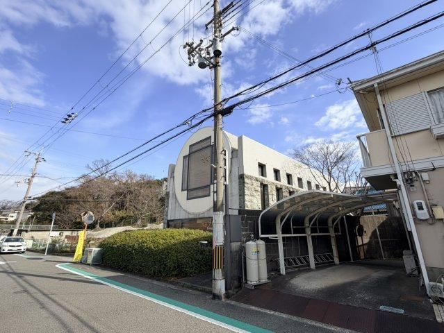 Spacious 3LDK Home in Misaki - Photo 1