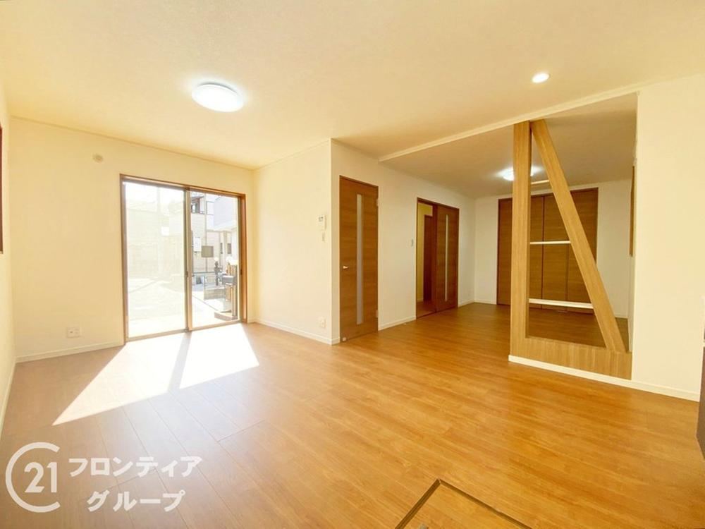 Renovated 3LDK House with Large Living Room - Photo 1