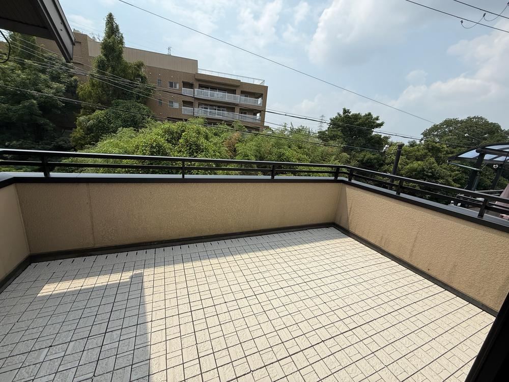 4LDK House with Mountain Views in Shijonawate - Photo 1