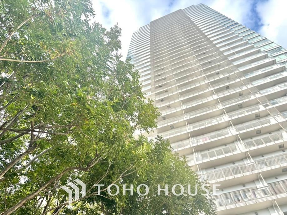 Bright 1LDK+S Apartment in Iconic Asakusa Tower - Photo 1