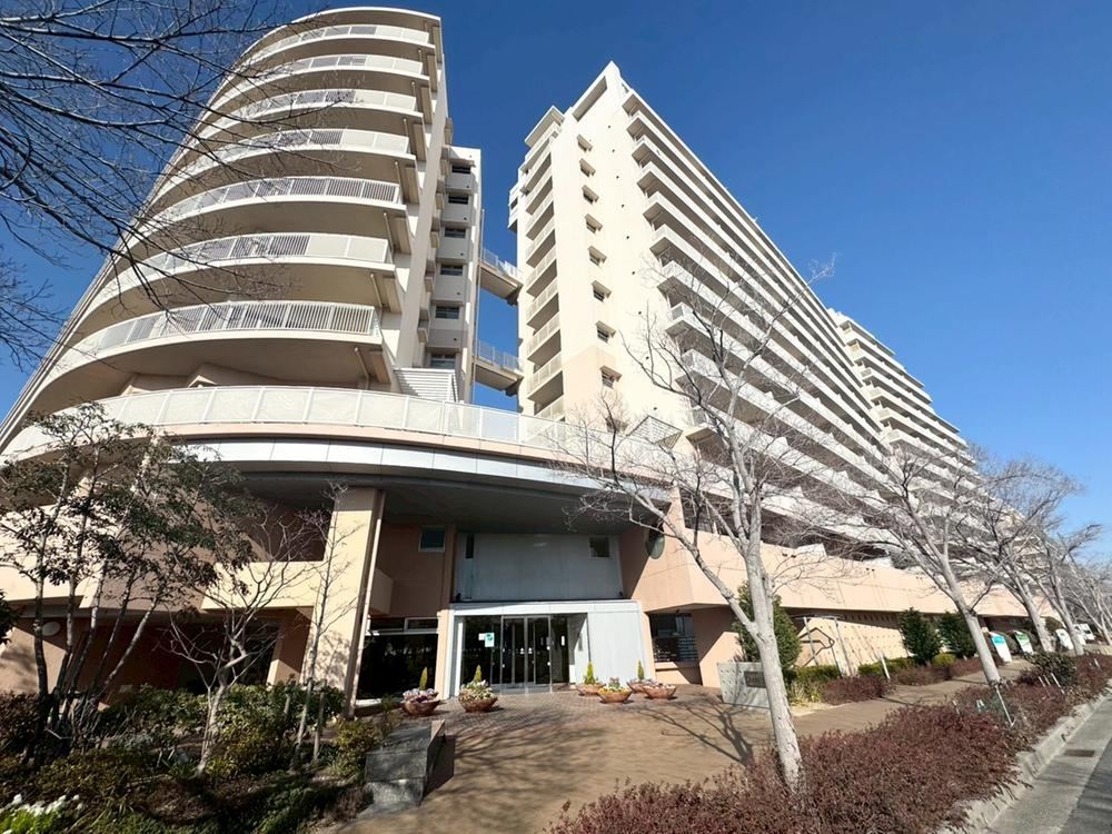 3LDK apartment in Nishinomiya, Hyogo - Photo 1