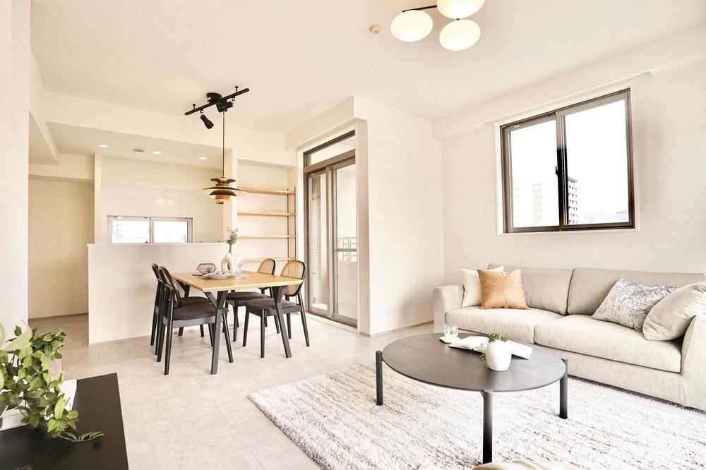 Bright 3LDK Corner Unit in Shinagawa - Photo 1
