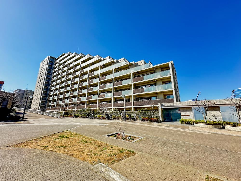 Pet-friendly 4LDK Apartment with Abundant Facilities in Tama City - Photo 1