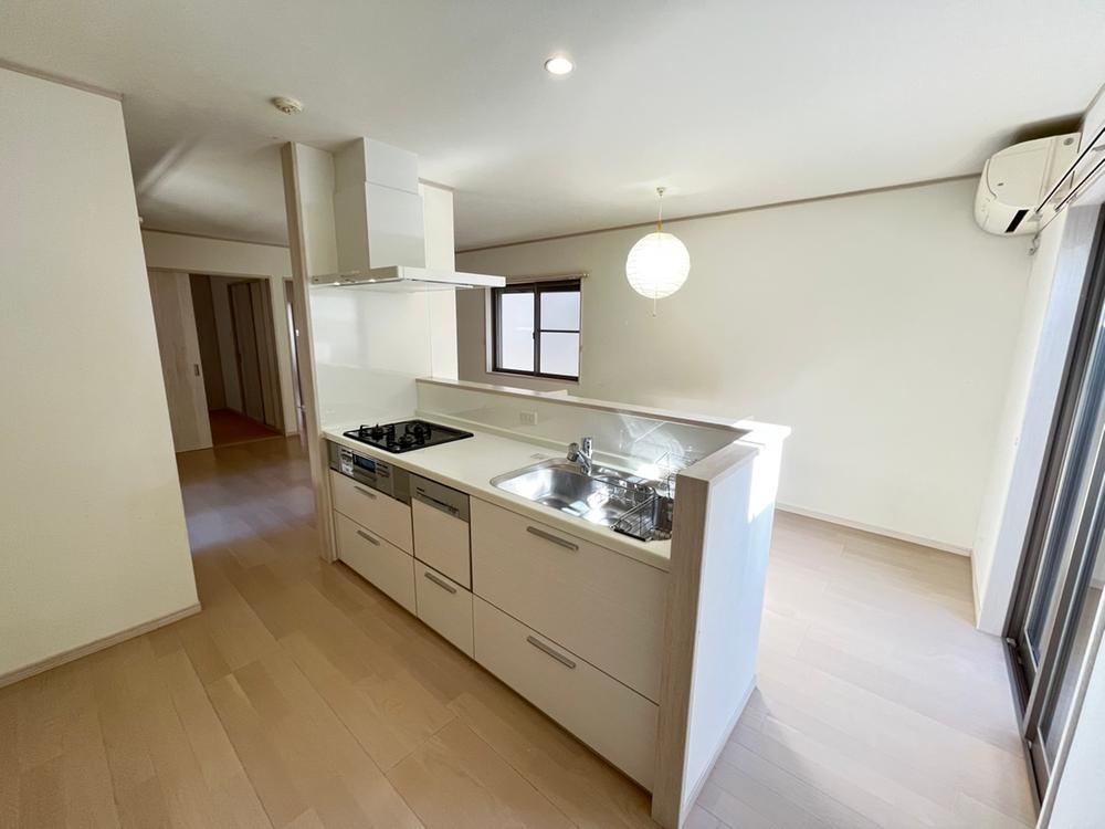 Spacious 4LDK Home with Parking in Northern Kyoto - Photo 1