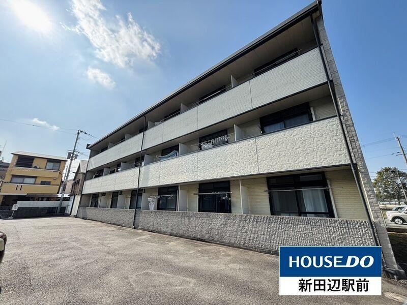 Investment Opportunity: Steel Frame 3-Story Apartment Building - Photo 1