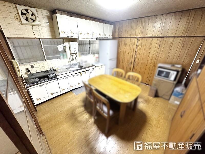 Charming 5DK House in Shijonawate - Photo 1