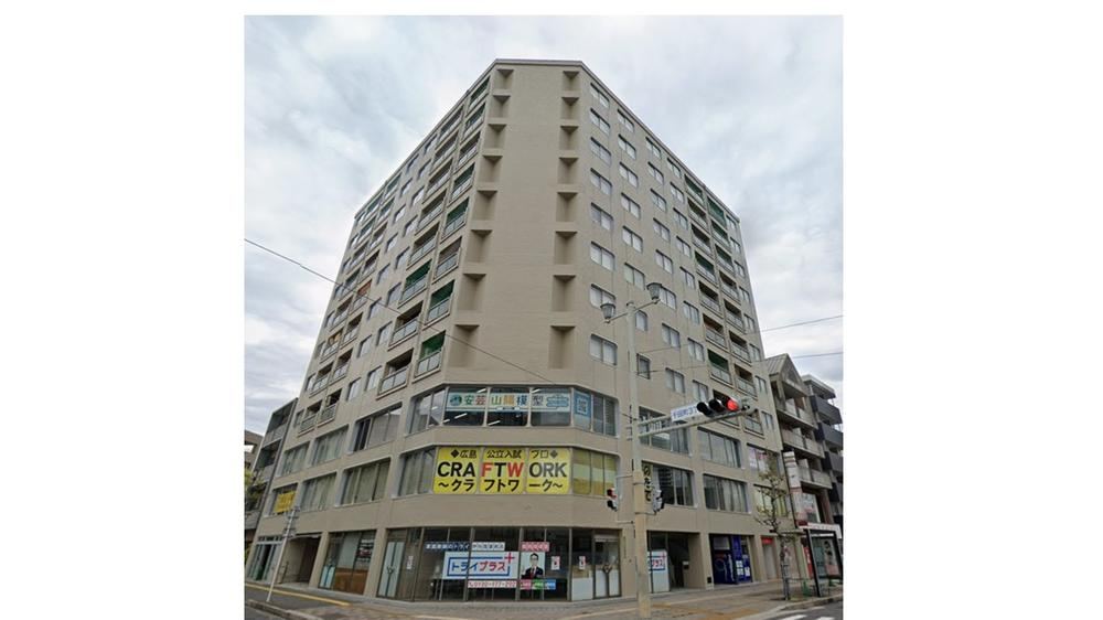 4LDK apartment in Naka Ward, Hiroshima - Photo 1