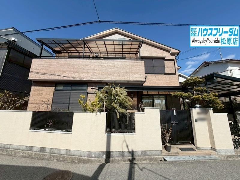 Spacious 7LDK House with Loft and Carport - Photo 1