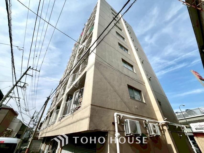Top Floor 2LDK Apartment with Panoramic Views - Photo 1