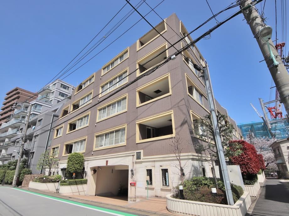 Renovated 2LDK+S Apartment by Daikyo Anabuki - Photo 1