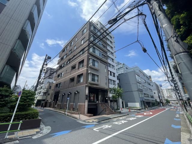 2LDK apartment in Minato Ward, Tokyo - Photo 1