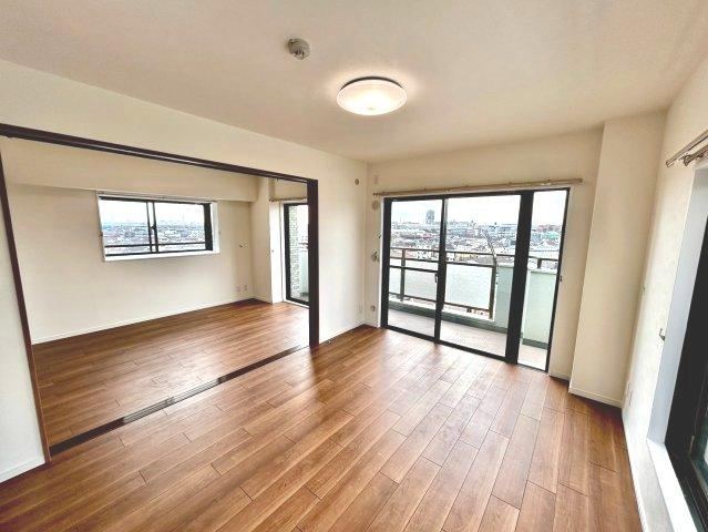 Well-Appointed 3LDK Apartment in Koshigaya - Photo 1