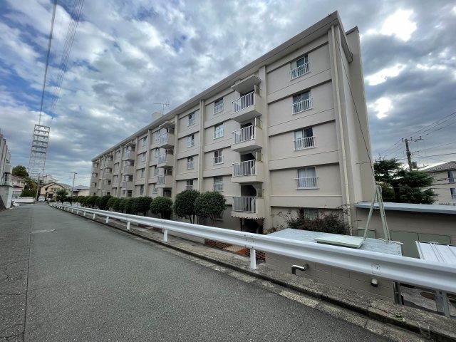Bright 2DK Apartment with Scenic Views in Nagata-Kita - Photo 1